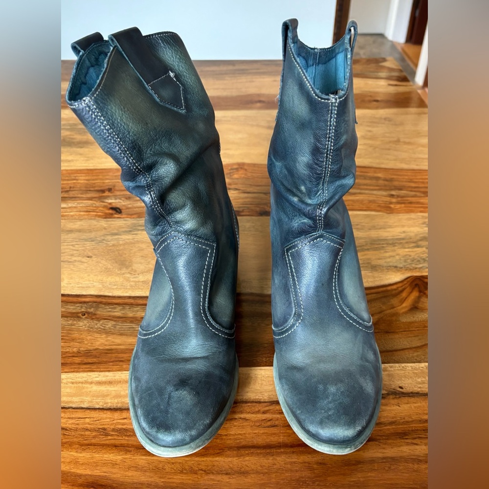 Vintage Green Leather Boots with a Cowboy Twist